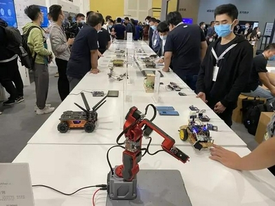 华为的转身 从手机巨头到多元智造服务商